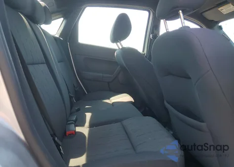 2010 Ford Focus Se z USA, uszkodzony, nr VIN 1FAHP3FN3AW285039